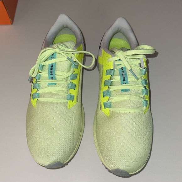 NIKE Air Zoom Pegasus 38 barely volt/black womens running sneakers 9.5 - Picture 2 of 6